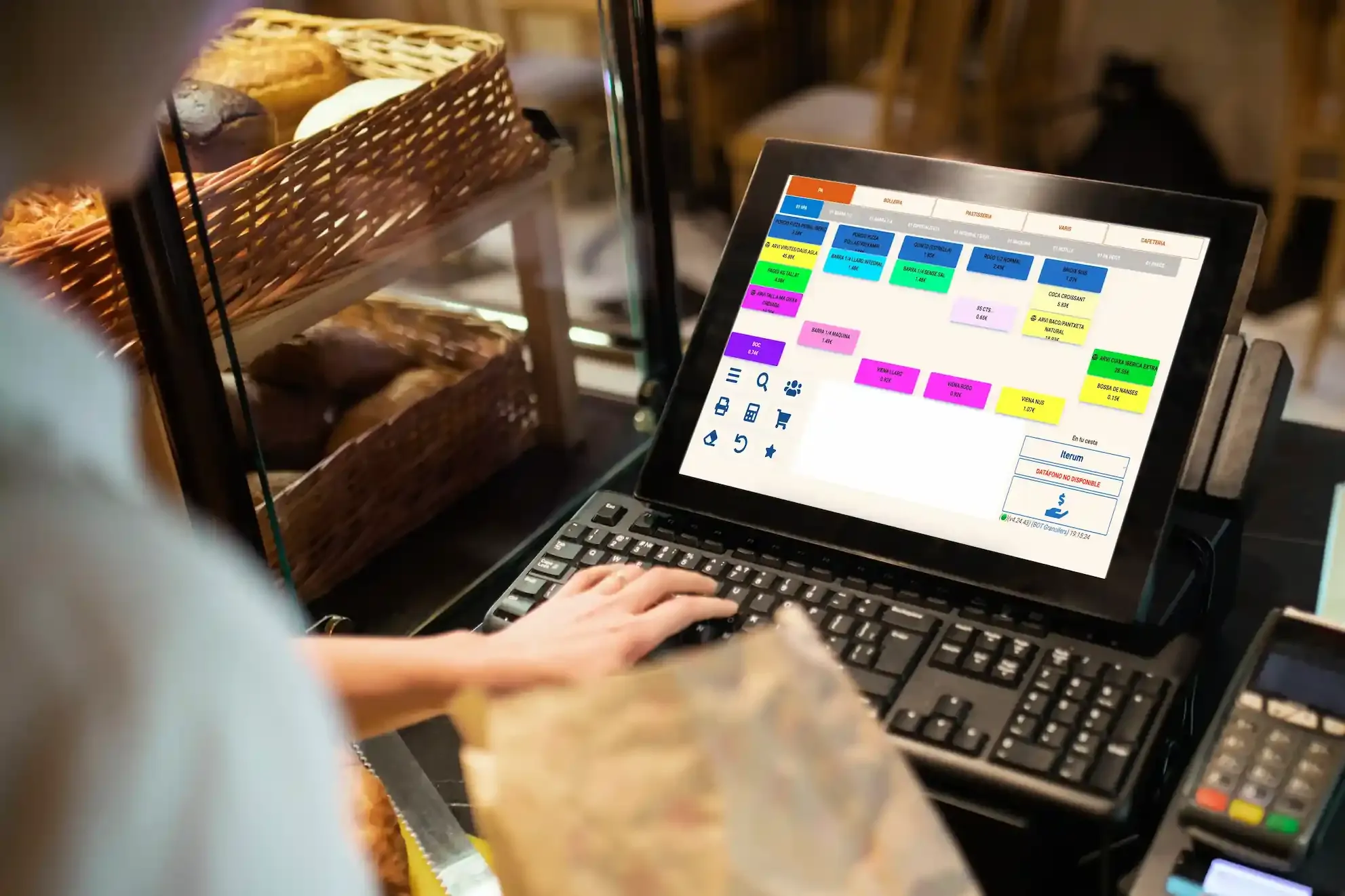 Panadería con TPV moderno adaptado a Verifactu